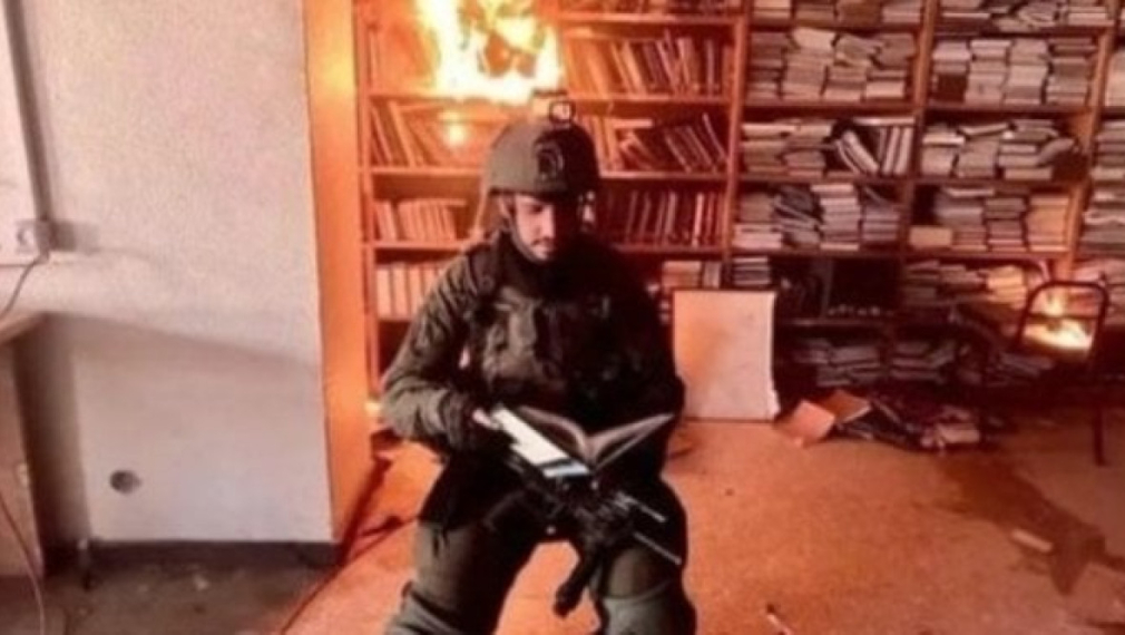 Израелски войници изгориха библиотеката на университета Ал-Акса в Ивицата Газа