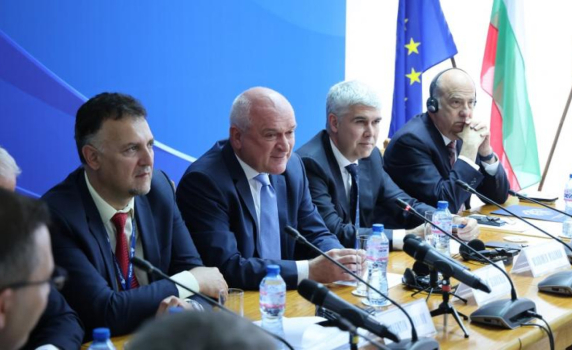 С тържество и в присъствието на премиера и US посланика АЕЦ "Козлодуй" зареди първото гориво на „Уестингхаус“