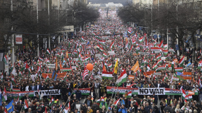 Следвайте Гласове в ТелеграмВ Будапеща се провежда Марш за мир в