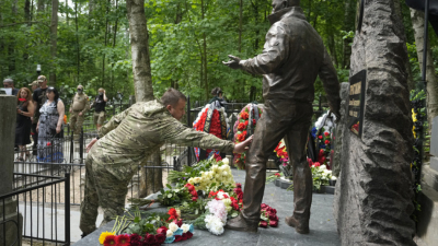 Бронзова статуя на бившия лидер на наемническата групировка Вагнер Евгений