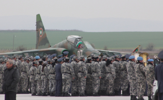 Откъде ще излитат украинските F-16, ако Русия унищожи пистите им: от България, Румъния, Полша?