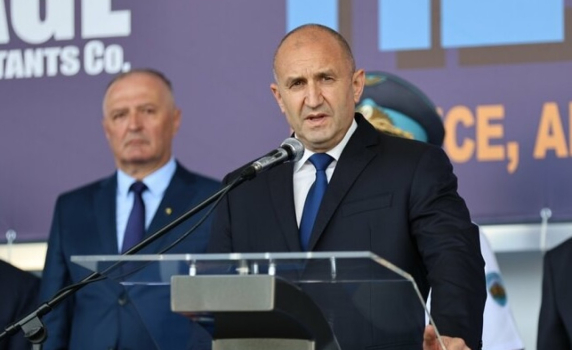 Радев: Войната в Украйна носи непознати предизвикателства пред военната индустрия