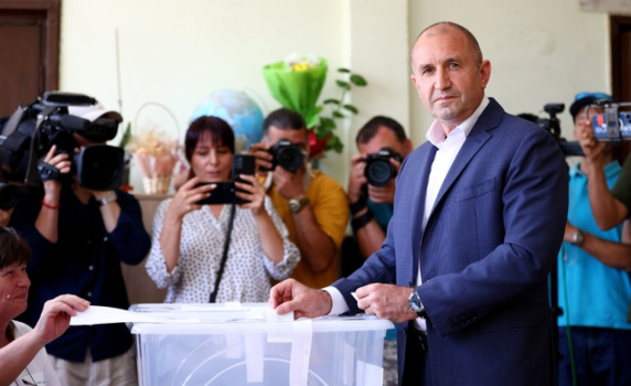 Радев: Плашат с партия на президента, но ако продължават с безпринципни коалиции, алтернатива ще се появи