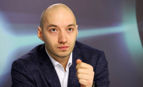 Димитър Ганев от "Тренд": Борисов няма къде да ходи, няма силен ход. Целта на кабинета ще е да купи още време. При нови избори Радев изцяло ще промени картината