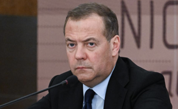 Медведев: Спецоперацията ще помогне на Украйна да се освободи от оковите на Запада