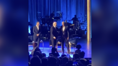 Байдън се вцепени пред Джулия Робъртс и Джордж Клуни, Обама го изведе от сцената