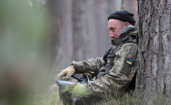 "Ройтерс": "Старите кучета" в украинската армия имат нужда от подкрепата на млади бойци