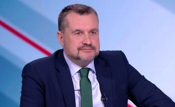 ПГ на БСП изключи Калоян Методиев, той ще се закълне като независим депутат