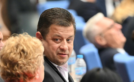 Марков закъсня за първото си заседание и не успя да положи клетва: "Случва се"