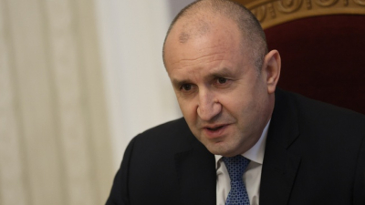 Държавният глава Румен Радев започва в президентската институция консултации с