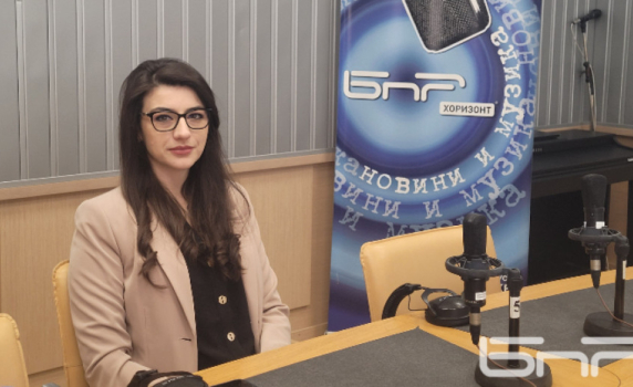 Лена Бориславова: Разбирам защо г-н Борисов е тъжен. Най-лошата комбинация е да те изнудва Слави Трифонов от една страна, а от другата Пеевски