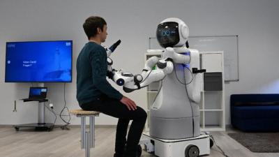 Китайци създадоха първата в света болница с рободоктори, ще лекуват  с изкуствен интелект