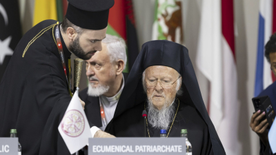 Вселенският патриарх по време на конференцията за мир в Украйна