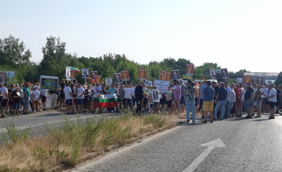 Собственици на фотоволтаични централи протестират срещу новата методика за определяне на цените на КЕВР