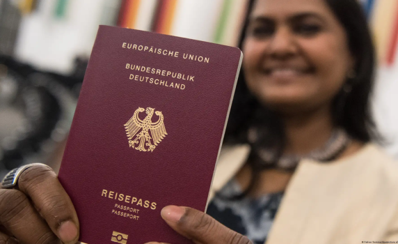 "Файненшъл таймс": Кандидатстващите за германски паспорт трябва да декларират правото на съществуване на Израел