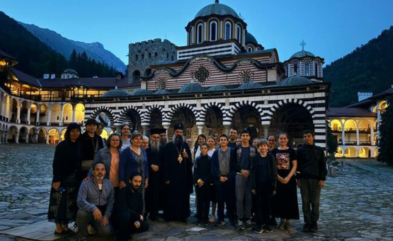 “Многая лета” пяха български и украински деца на патриарх Даниил в Рилския манастир