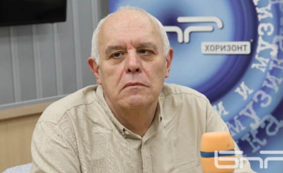 Андрей Райчев: Доган играе ролята на мълчаливото ченге. Не ми се вярва, че Пеевски сменя хора на своя глава