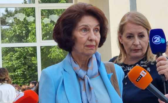 Силяновска: Гърция или ЕС трябва да посъветват България. Никъде в договора не пише за промени в конституцията