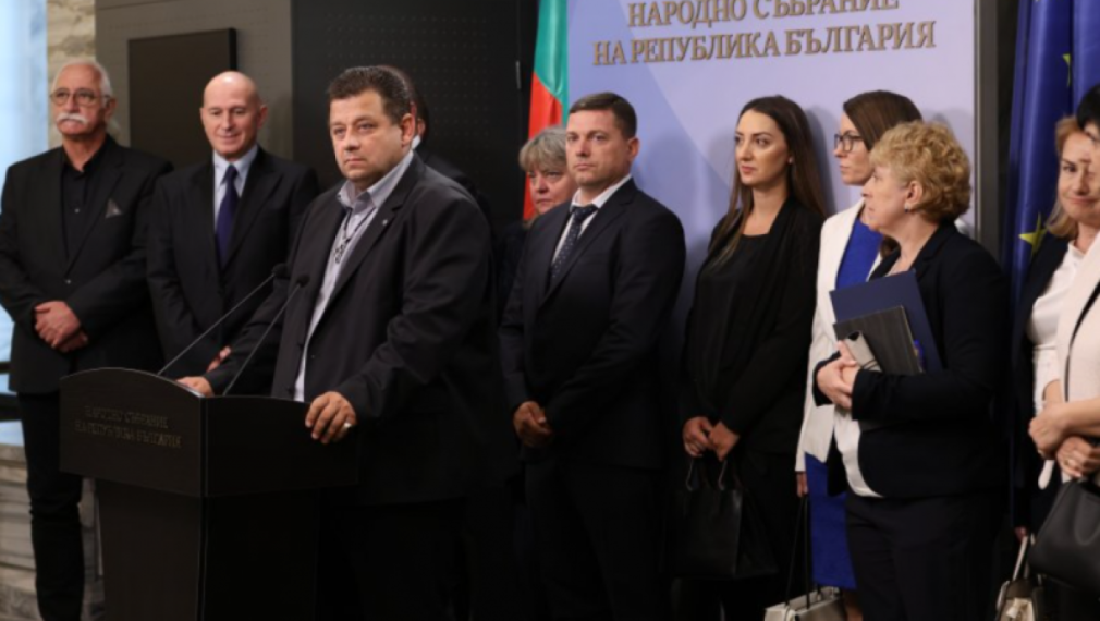 Парламентарната група на "Величие" се разпадна, шестима я напуснаха