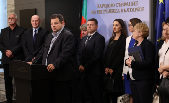 Парламентарната група на "Величие" се разпадна, шестима я напуснаха