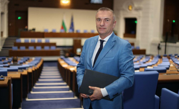 Джейхан Ибрямов: Има напрежение между Доган и Пеевски. Разрив и разделение в ДПС няма