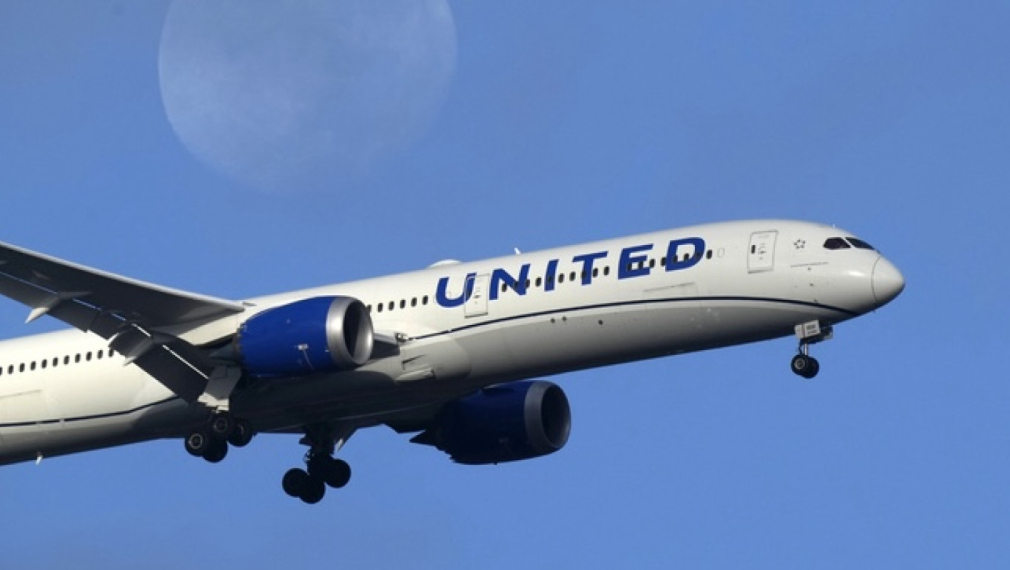 Самолет "Боинг 757-200" загуби колело на колесника след излитане от Лос Анджелис