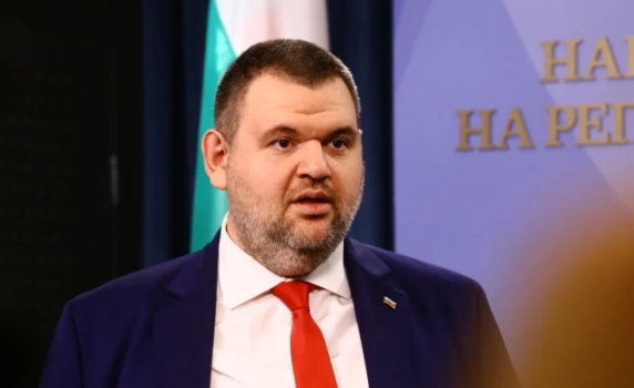 Пеевски: Държавата гори, а Радев се разхожда и не свиква КСНС. Главчев и Стоянов работят, но няма хеликоптери