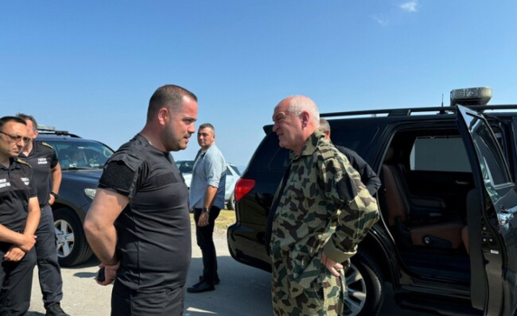 Главчев: Ситуацията с пожара на Беклемето е много сложна, трябва да се ползват кадри с алпийска подготовка