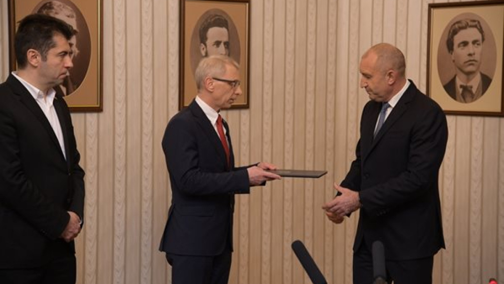 Президентът връчи втория мандат на ПП-ДБ, те го върнаха веднага неизпълнен