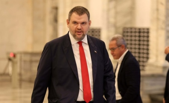 Пеевски изпрати в МВР, ДАНС и прокуратурата доклад за корупция в Агенция „Митници“