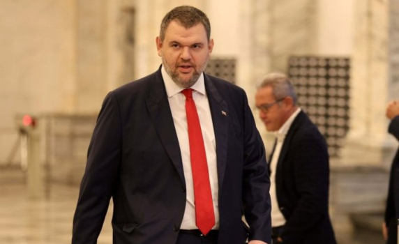 Главчев смени областни управители от ДПС, които не са с Пеевски, само месец след назначаването им