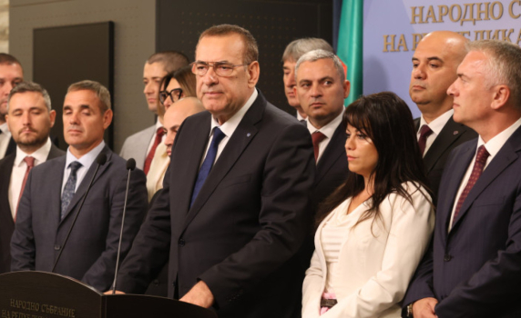 ДПС към финансовата министърка: КОЙ нарежда на НАП да проверява само нашите депутати? Отговорете на въпросите ни вместо да манипулирате