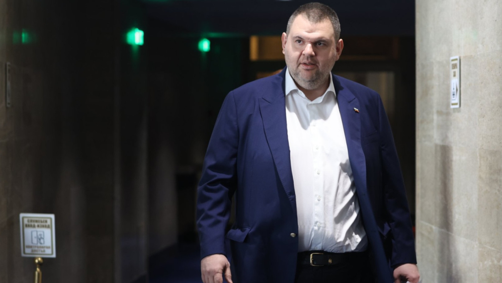 Пеевски: Група провалени политици пазят Сарафов, за да потулва скандалите и гейтовете им