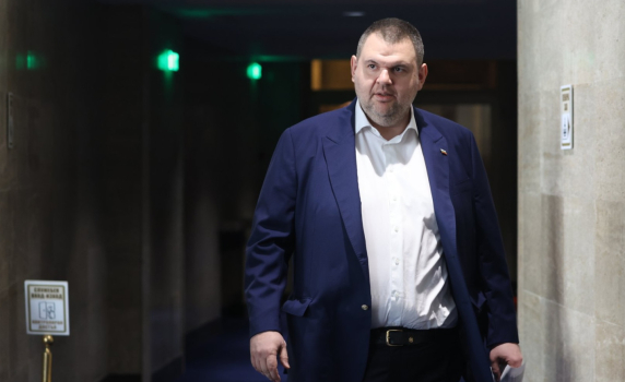 Пеевски: Група провалени политици пазят Сарафов, за да потулва скандалите и гейтовете им