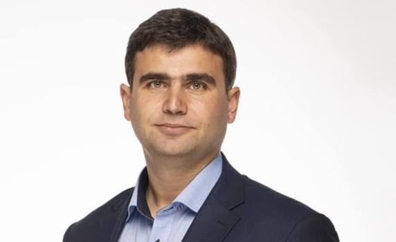 Андрей Вълчев от списъка на Пеевски: Спечелил съм конкурс и не съм "касиер". Пеевски да ми се извини, това е политическо безсилие
