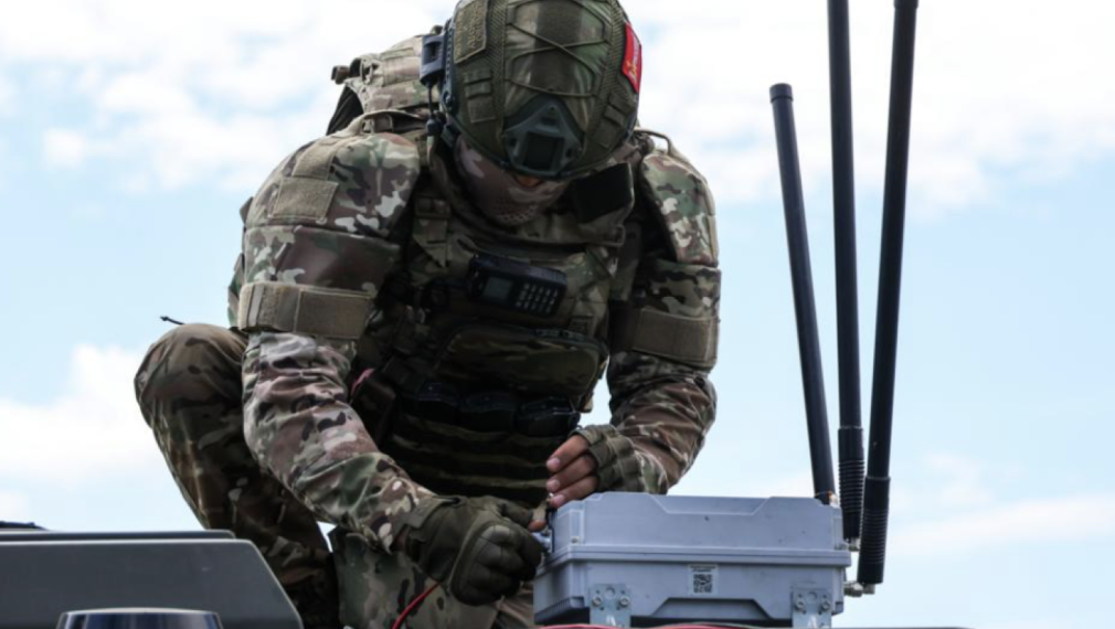 Голяма атака с украински дронове в руската Липецка област, гори военновъздушна база