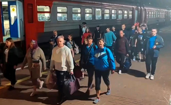 Русия евакуира 76 000 души от района на Курск