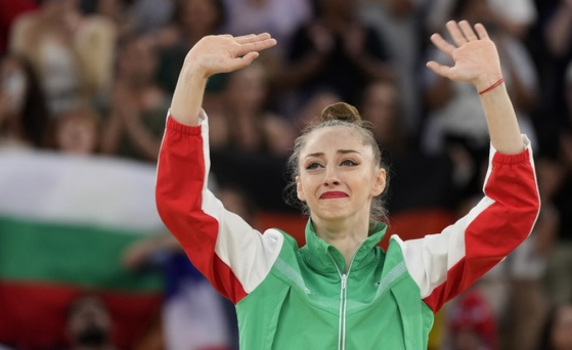 Боряна Калейн и Семен Новиков ще бъдат знаменосци на закриването на олимпиадата в Париж