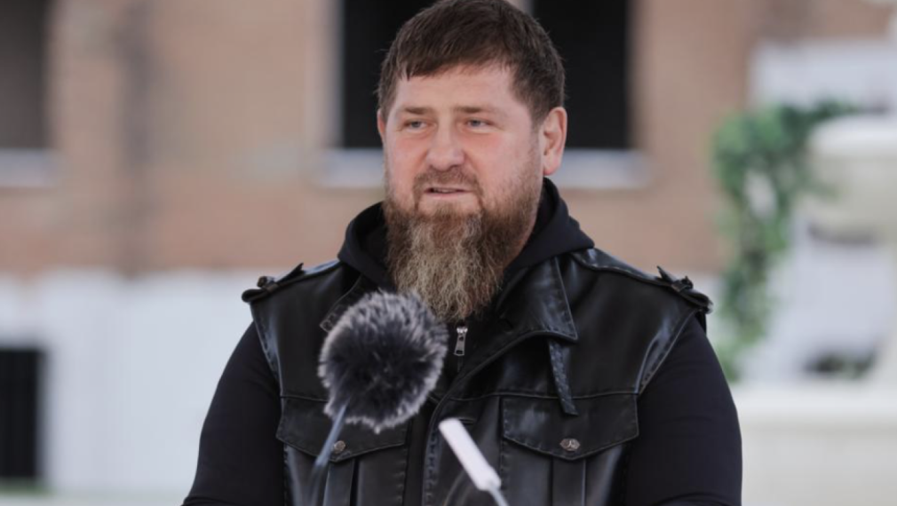 Кадиров: Бойци от полка "Ахмат-Чечня" унищожиха конвой с техника на ВСУ в Курска област, получиха трофейна техника на НАТО