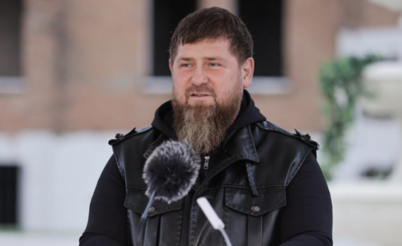 Кадиров: Бойци от полка "Ахмат-Чечня" унищожиха конвой с техника на ВСУ в Курска област, получиха трофейна техника на НАТО