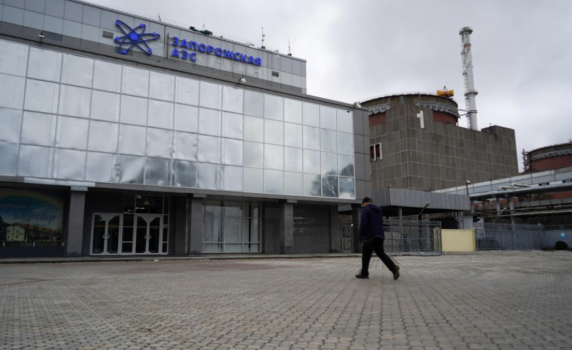 Дрон на ВСУ хвърли снаряд на пътя край енергоблоковете на Запорожката АЕЦ
