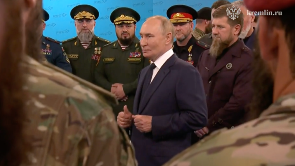 Путин се срещна с доброволци, които се обучават в Руския университет за специални сили в Чечня