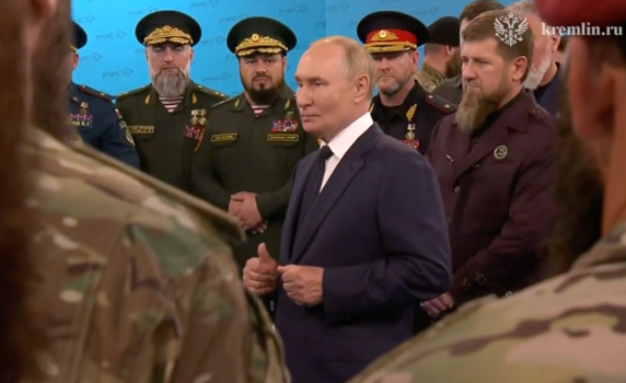 Путин се срещна с доброволци, които се обучават в Руския университет за специални сили в Чечня