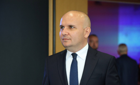 Илхан Кючук към Бойко Борисов: Вярно ли е, че Пеевски управлява ГЕРБ и използва ваши хора като "бухалки"?