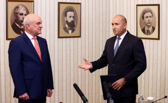 Президентът поиска промени в новия служебен кабинет. Главчев намекна, че няма да остави Калин Стоянов в МВР