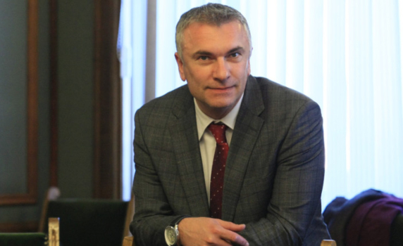 Ибрямов: Разпоредено е кметове на ГЕРБ да притискат членове на ДПС да не подкрепят Доган