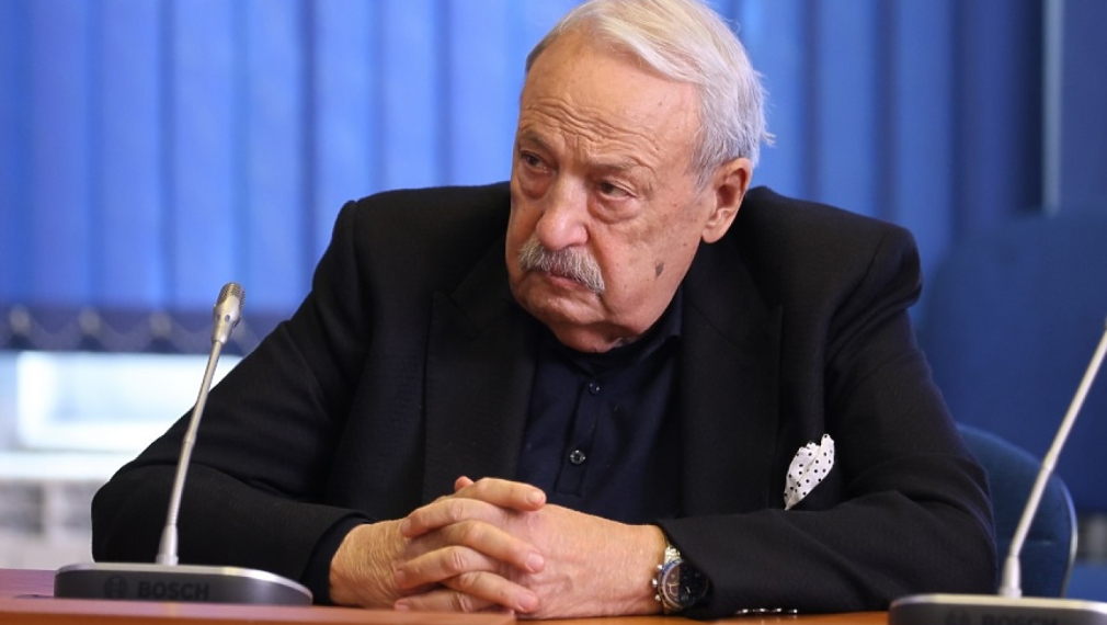 Почина Иван Гарелов