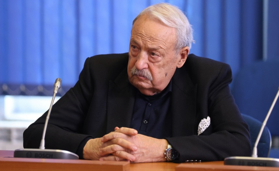 Почина Иван Гарелов