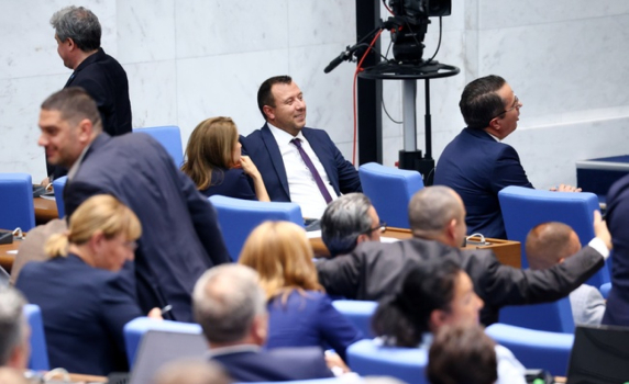 Парламентът отхвърли предложението на "Възраждане" и ИТН за референдум за запазване на българския лев до 2043 г.