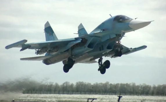 Руски бомбардировач Су-34 удари жива сила и техника на ВСУ в Курска област